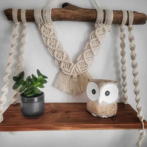 Mensola in legno e macramè